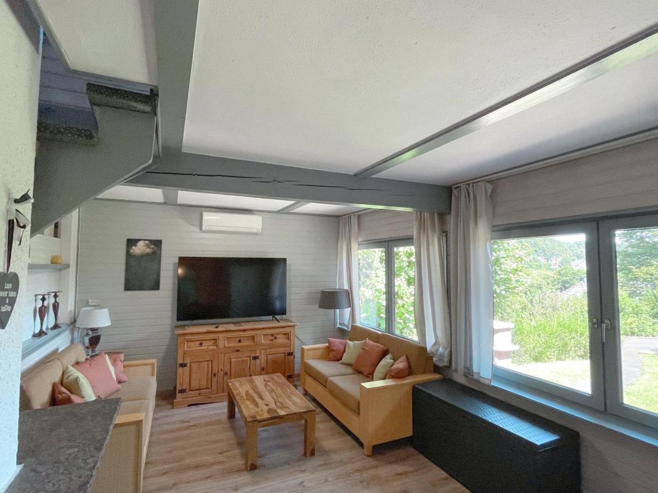 Ferienhaus "Schmetterling" Am See Im Bergland เคียร์ชไฮม์ ภายนอก รูปภาพ