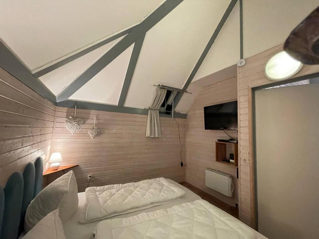 Ferienhaus "Schmetterling" Am See Im Bergland เคียร์ชไฮม์ ภายนอก รูปภาพ